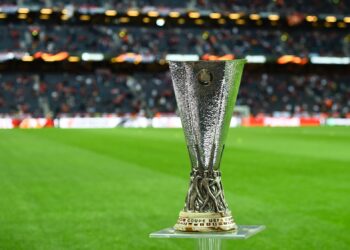 Za finale Sevilla – Roma u Budimpešti – Pehar izložen na Puškaš Areni: Koja zastava BiH se nalazi na trofeju Europa lige?