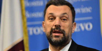Pogledajte “DIF-ovca” Konakovića u akciji sa ministrima vanjskih poslova i  diplomatama kako govori engleski (video)