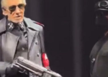 Roger Waters se na koncertu u Berlinu pojavio u naci uniformi