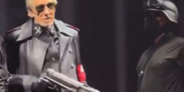 Roger Waters se na koncertu u Berlinu pojavio u naci uniformi
