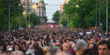 Opozicija večeras uzvraća Vučiću: Novi protest “Srbija protiv nasilja”, građani prave prsten oko RTS-a