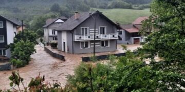 Poplave i klizišta u TK: Najteže u Čeliću, Živinicama, Lukavcu, Gračanici, Gradačcu, Doboj Istoku, Tuzli i Banovićima (FOTO)