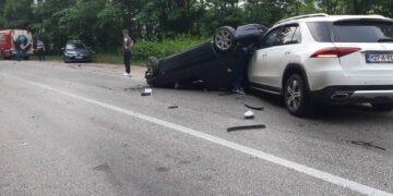 Tragedija na putu Tuzla-Sarajevo: Pet vozila učestvovalo u teškoj saobraćajnoj nesreći s fatalnim ishodom.