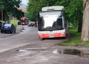 Pješački trotoari parking za Autobuse GIPS-a Tuzla