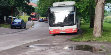 Pješački trotoari parking za Autobuse GIPS-a Tuzla