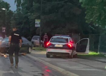 Teška saobraćajna nesreća u Kalesiji, dvije osobe povrijeđene
