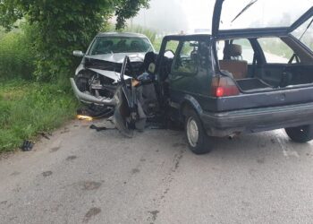 Nakon stravične nesreće vozač Golfa podlegao povredama u UKC Tuzla