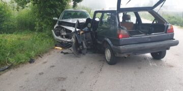 Nakon stravične nesreće vozač Golfa podlegao povredama u UKC Tuzla