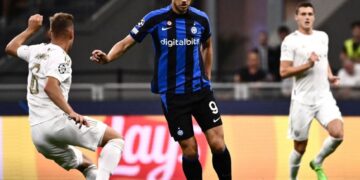 Turska novinarka tvrdi: Džeko u srijedu stiže u Fenerbahče