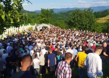 Hiljade ljudi na dženazi 19-godišnjem mladiću koji je poginuo prije dva dana kod Maglaja