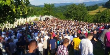 Hiljade ljudi na dženazi 19-godišnjem mladiću koji je poginuo prije dva dana kod Maglaja