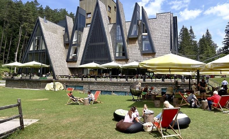 Razbojništvo na Trebeviću: Dvije osobe uz prijetnju oružjem ukrale novac u hotelu Pino Nature Razbojništvo na Trebeviću: Dvije osobe uz prijetnju oružjem ukrale novac u hotelu Pino Nature