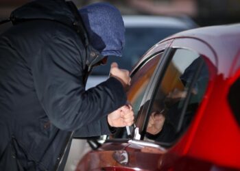 Njemačka policija privela beskućnika iz BiH koji je sa maloljetnicima obijao automobile po Kelnu
