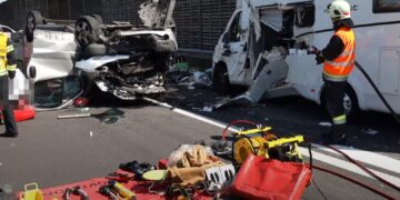 Bosanac(28) vozeći minibus napravio stravičnu nesreću u Austriji. U minibusu bilo 9 državljana BiH i Hrvatske (Video)