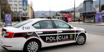 Incident u Sarajevu: Vozač udario policijskog službenika, pa pobjegao sa mjesta nesreće