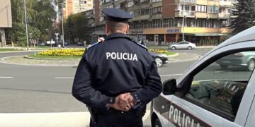 Dvojici tuzlanskih policajaca po 2 i po godine zatvora: Od učesnika u saobraćaju navodno uzimali mito