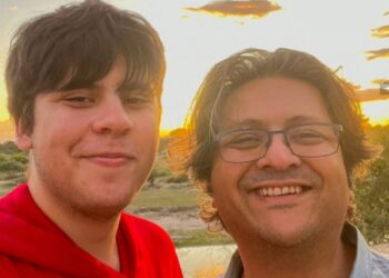 Najbogatiji Pakistanac Šahzada Dawood i njegov sin Suleman (19) poginuli su u podmornici. Sin je bio prestravljen  ali je krenuo za očevu ljubav.