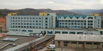 Utvrđene nepravilnosti u radu UKC-a Tuzla: Nezakonite isplate plata, zapošljavanja i javne nabavke