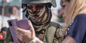 Wagnerovce ispratili kao heroje, nosili im hranu i piće, slikali se s njima…