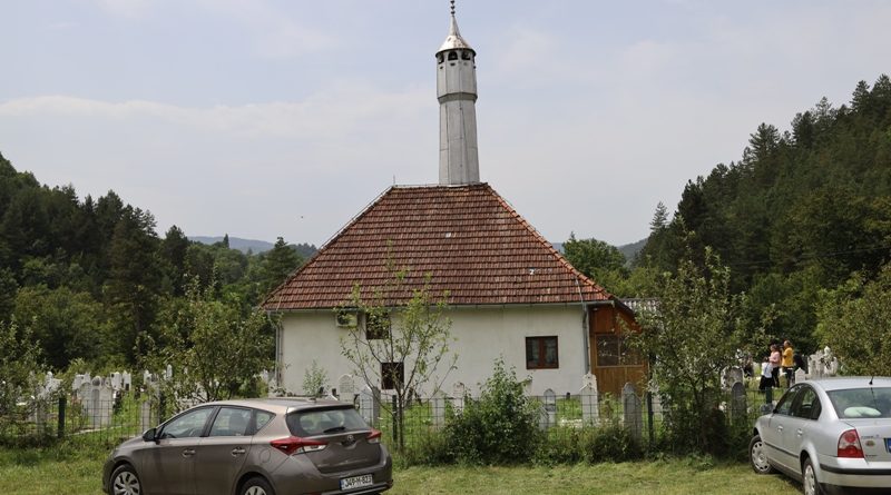 Aktivnosti na očuvanju historijskog objekta „Džamija u Brezovači“: Profesori i studenti iz turske rade snimanje stanja džamije Aktivnosti na očuvanju historijskog objekta „Džamija u Brezovači“: Profesori i studenti iz turske rade snimanje stanja džamije