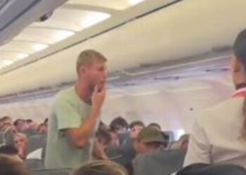 Drama na letu iz Zadra: Britanac pokušao otvoriti vrata aviona (VIDEO)
