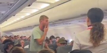 Drama na letu iz Zadra: Britanac pokušao otvoriti vrata aviona (VIDEO)