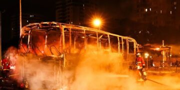 Totalni haos u Francuskoj, na ulicama oklopna vozila i 45.000 policajaca
