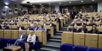 Trojka i HNS dokazali i povećali većinu u Federalnom parlamentu: Usvojen važan set energetskih zakona sa 55 ruku