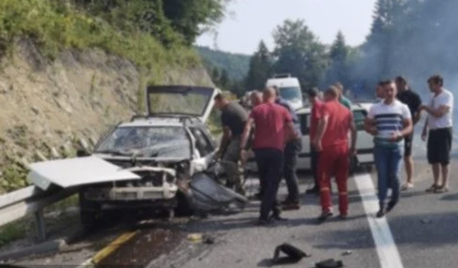 Nova saobraćana nesreća na putu Tuzla-Sarajevo, ima povrijeđenih, stvorile se velika kolona Nova saobraćana nesreća na putu Tuzla-Sarajevo, ima povrijeđenih, stvorile se velika kolona