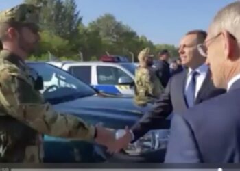 Kako je službeni pas za otkrivanje narkotika reagovao na Aleksandra Vulina direktora Srpske BIA-e