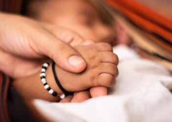 Prodali osmomječenu bebu da bi kupili mobilni telefon