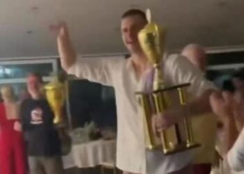 Nikola Jokić uzburkao srpsku javnost odbijanjem nastupa na SP: Dok nacija tuguje, Džoker slavi pobjedu svog konja (VIDEO)