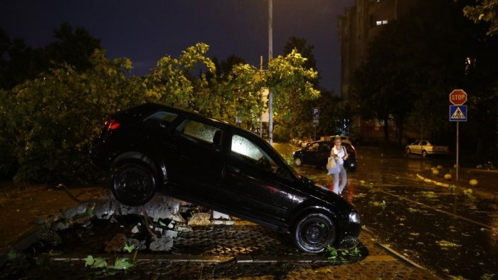 Nevrijeme u regionu: U Srbiji troje smrtno stradalo, u Hrvatskoj se traga za muškarcem koji je upao u more