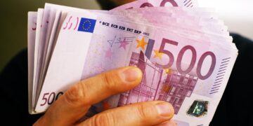 Dizali bi ste kredit? Evo detaljne računice koliko vas “opuše” banka npr. za kredit od 100.000 EUR