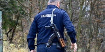 Doboj: Muškarac pričao sam sa sobom pa pucao na policajce
