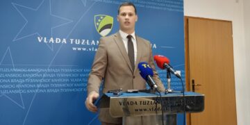 Premijer TK održao sastanak sa direktorima škola: Tema – prijem novih uposlenika na budžet