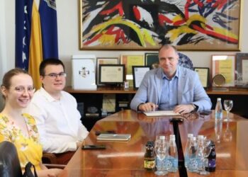 Predstavnici udruženja studenata medicine BoHeMSA na sastanku kod gradonačelnika Tuzle