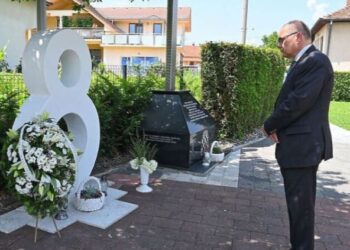 Christian Schmidt posjetio spomen-obilježje “Osmica” u Vitezu