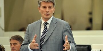 Mehmedović “opleo” po Bakiru zbog Schmidta: “Predsjedniče, znate li jeste li došli ili pošli?”