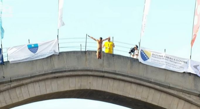 Igor Kazić i Evald Krnić pobjednici skokova sa Starog mosta Igor Kazić i Evald Krnić pobjednici skokova sa Starog mosta
