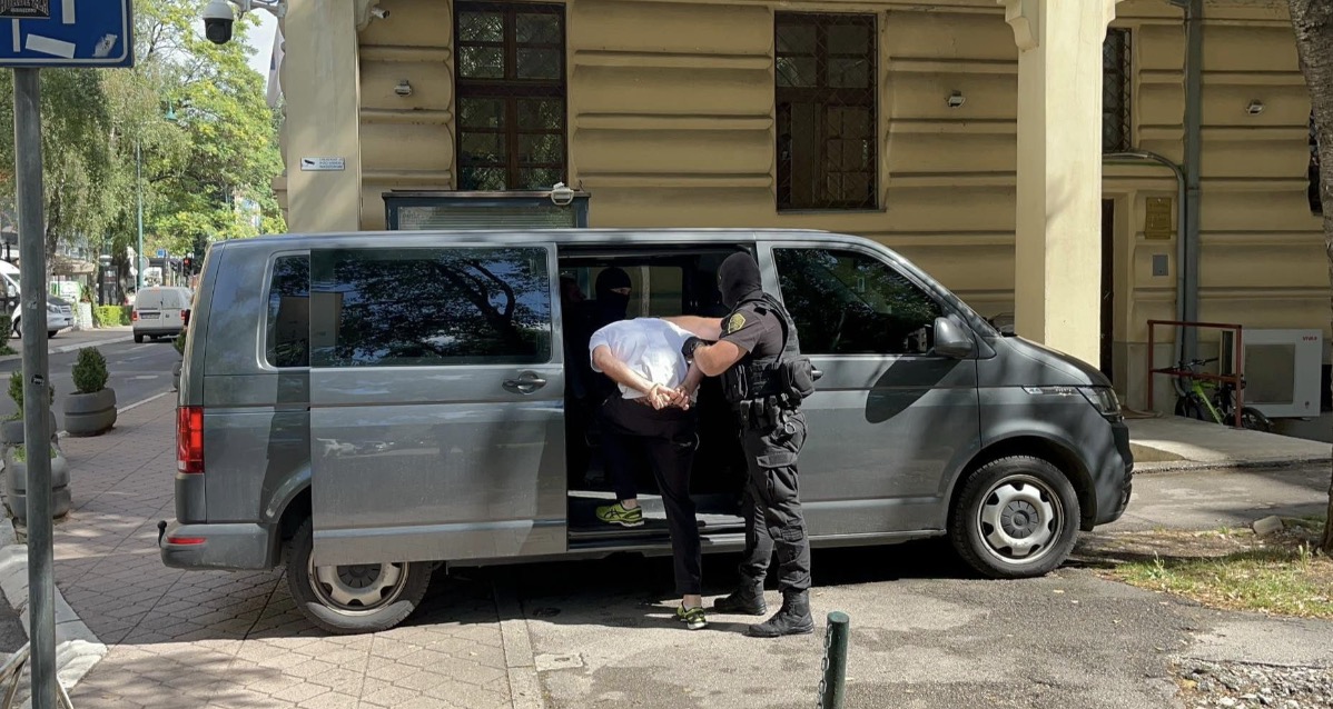 Muškarac otet pa pretučen, više puta, zlostavljan i mučen vrelom peglom i nožem Muškarac otet pa pretučen, više puta, zlostavljan i mučen vrelom peglom i nožem