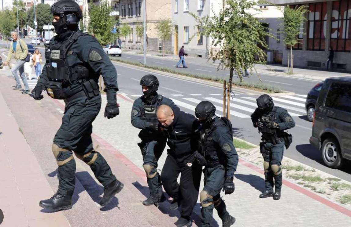 Federalna Uprava policije se uključuje u istrage Sky poruka nakon uklanjanja Osmicinih kadrova Federalna Uprava policije se uključuje u istrage Sky poruka nakon uklanjanja Osmicinih kadrova