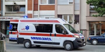 Preminuo muškarac koji je u Bijeljini izbo ženu i skočio sa zgrade, žena u teškom stanju