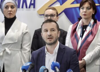 Ogorčeni Semir Efendić iznosi “prljavi veš” putem društvenih mreža dok mu se SBiH raspada