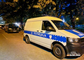 Detalji napada u Bijeljini: Izbo ženu, ormarima blokirao vrata i onda skočio sa prozora