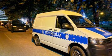 Detalji napada u Bijeljini: Izbo ženu, ormarima blokirao vrata i onda skočio sa prozora