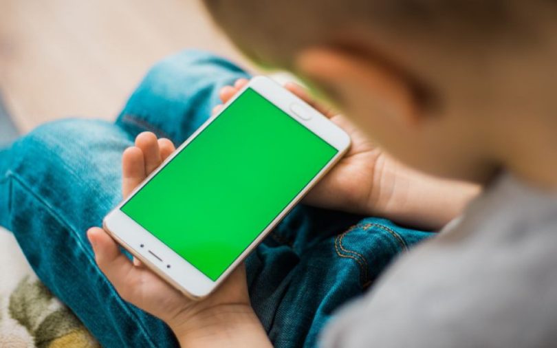 Osnovna škola u Vitezu zabranila učenicima i osoblju unošenje mobitela