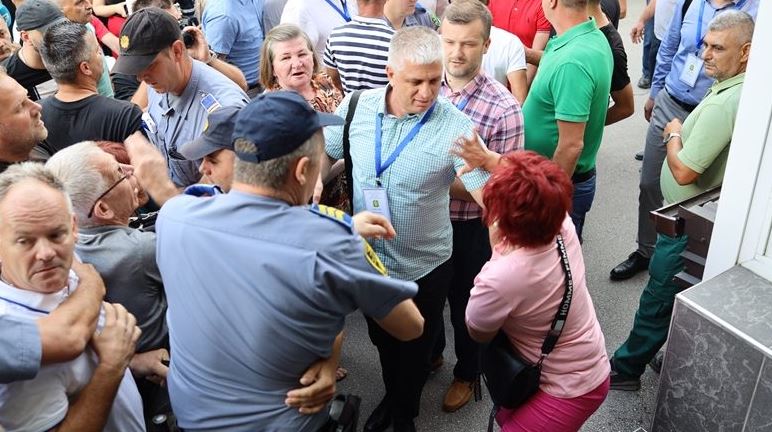 Saopćenje jedinstvenog općinskog organa uprave općine Banovići povodom pokušaj nasilnog ulaska 14 vijećnika Općinskog vijeća Banovići u zgradu Općine