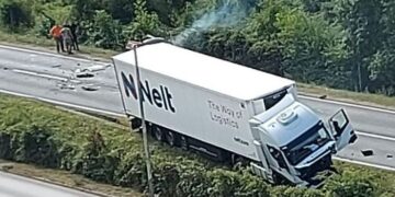 Osoba ukrala Renault, vozeći ga se sudarila sa kamionom i poginula.