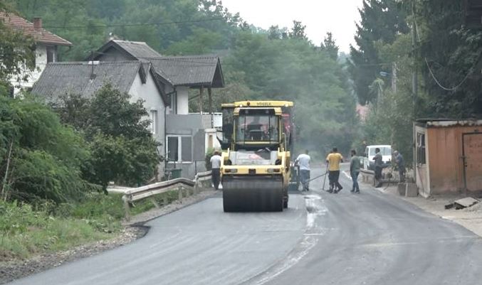 Završava se rekonstrukcija puta u naselju Moluhe Završava se rekonstrukcija puta u naselju Moluhe